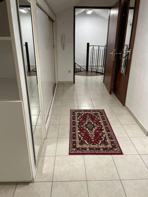 Comfortable Apartment In Commercial Centre انترهاشنغ المظهر الخارجي الصورة